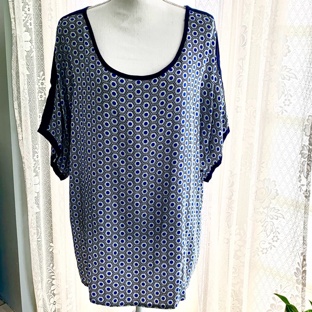 🎁 STYLISH-PEEK A BOO SLEEVE BLOUSE NWOT